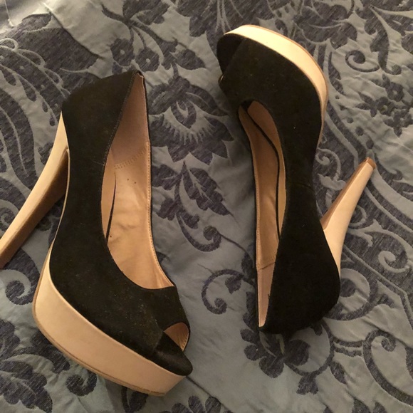 Black peep toe Aldo heels.  Hot. Worn once. - Picture 2 of 7